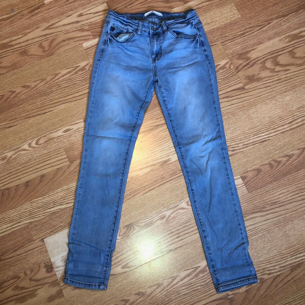 Size 7 Kan Can Skinny Jeans
